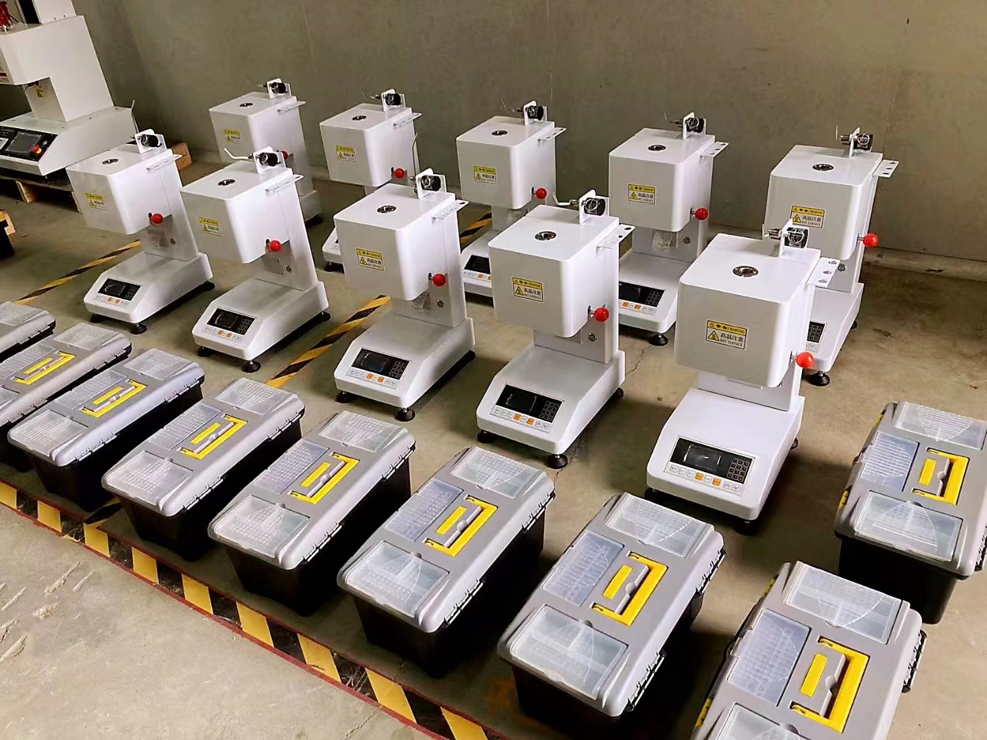 63f832d0bf1c0.jpg 熔指儀實(shí)物圖.jpg